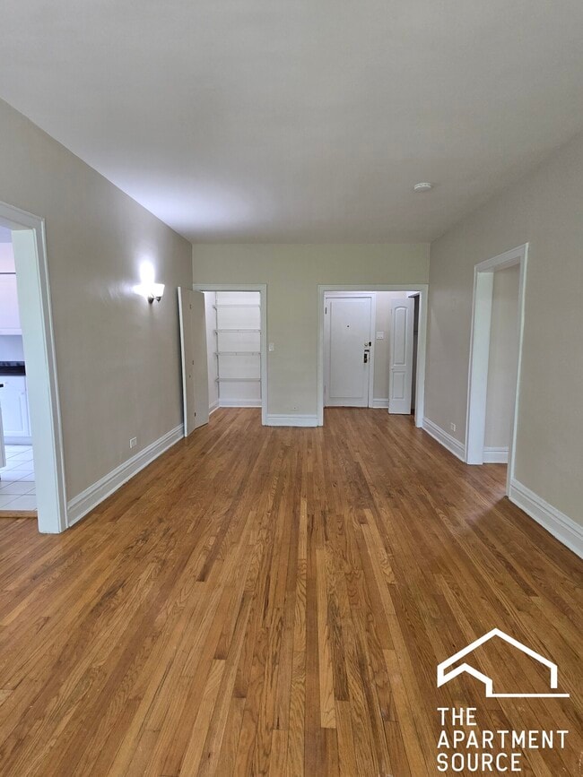 Building Photo - 908 Reba Pl
