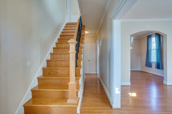 Building Photo - Spacious 3-Bedroom, 2.5-Bath Home with Gat...
