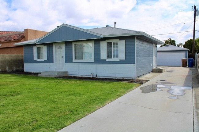 Foto del edificio - Cute 3Bedroom 1Bath Home Located Off Stockdale Hwy Centrally Located. Large Gated Yard. Gardner I...
