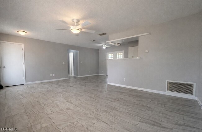 Foto del edificio - 424 Cactus Cir