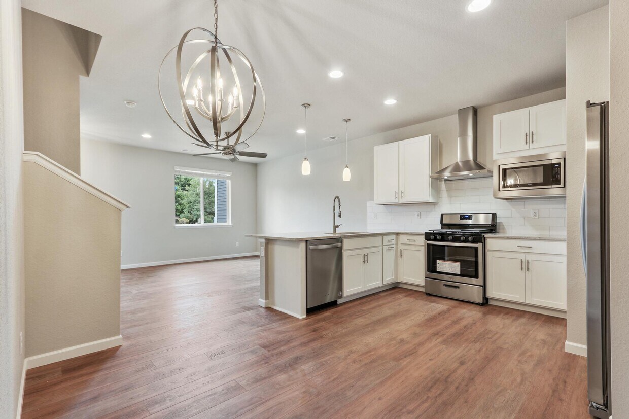 Kitchen - 665 Stonebridge Dr