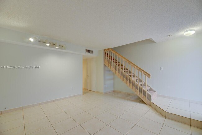 Building Photo - 10271 SW 77th Ct