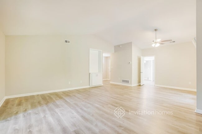 Building Photo - 2085 Tree Top Bend