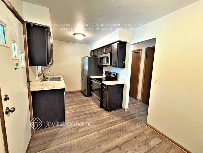 Foto del edificio - 3501 Major Ave N