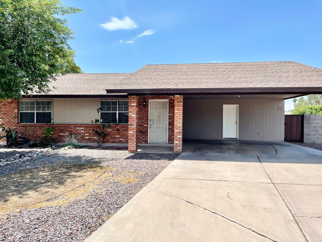 Foto principal - Gilbert & Southern 3 Bed/2 Bath Home In Mesa!