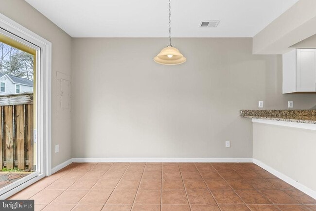 Building Photo - 46359 Columbus Dr