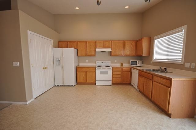 Building Photo - 10765 Gossamer St