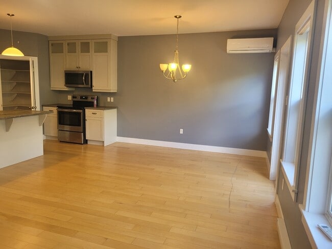 Building Photo - 121 Larkview Terrace
