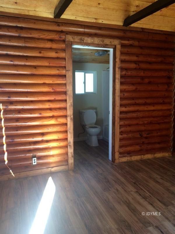 Building Photo - Studio Cabin