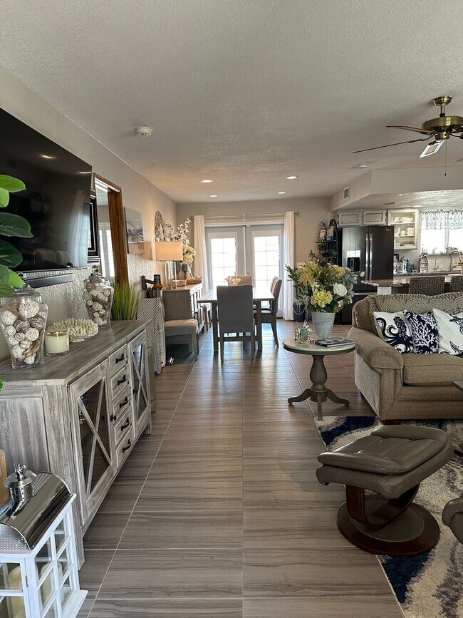 Building Photo - Furnished Winter 4 month minimum Available...
