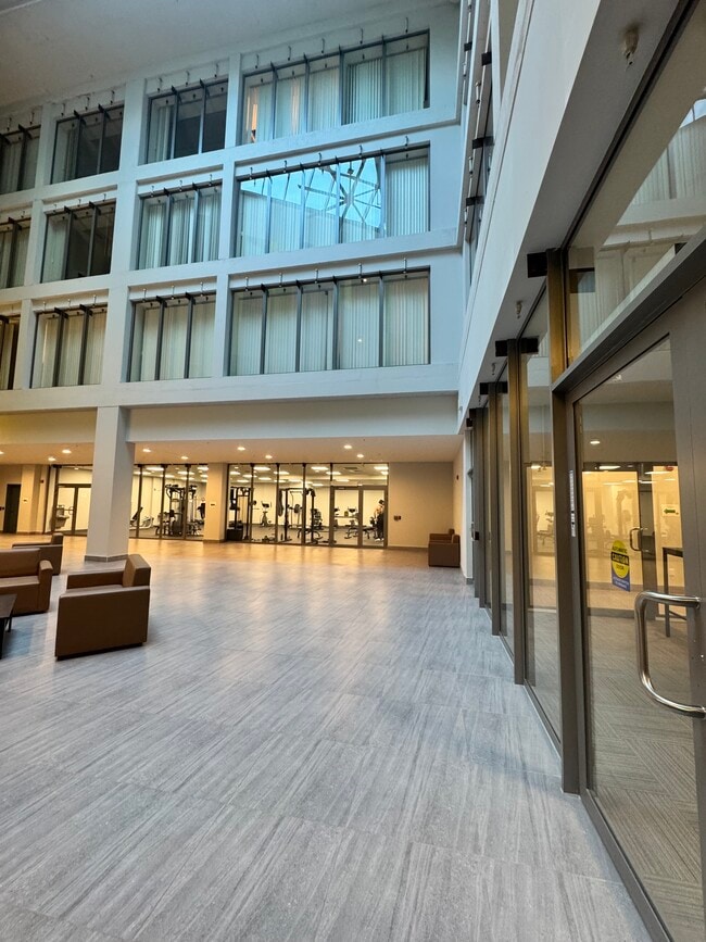 Building Photo - 652 Princess St