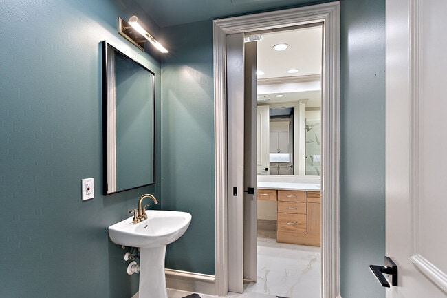 Building Photo - Rienzi at Turtle Creek