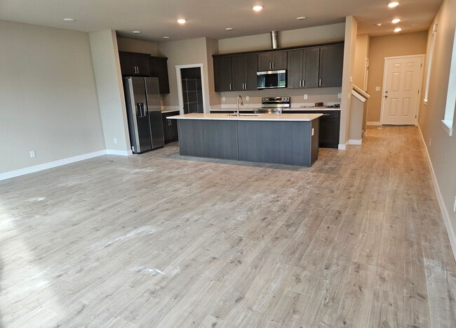 Foto del edificio - Brand New 4-Bedroom Duplex for Rent in Lacey!