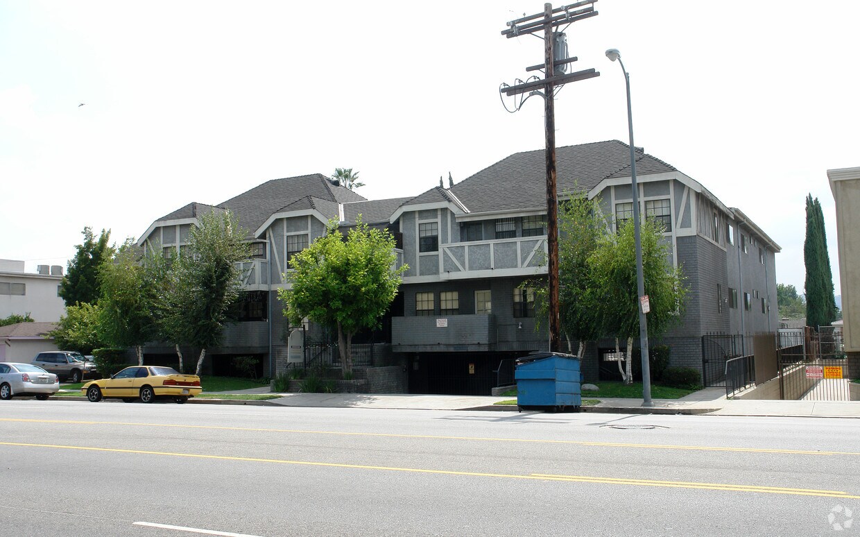 Foto del edificio - 15000 Burbank Blvd