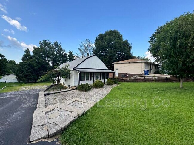 Building Photo - 10565 Hobday Ave