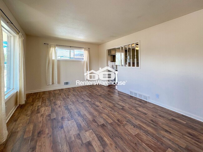 Foto del edificio - 7086 Jennie Dr