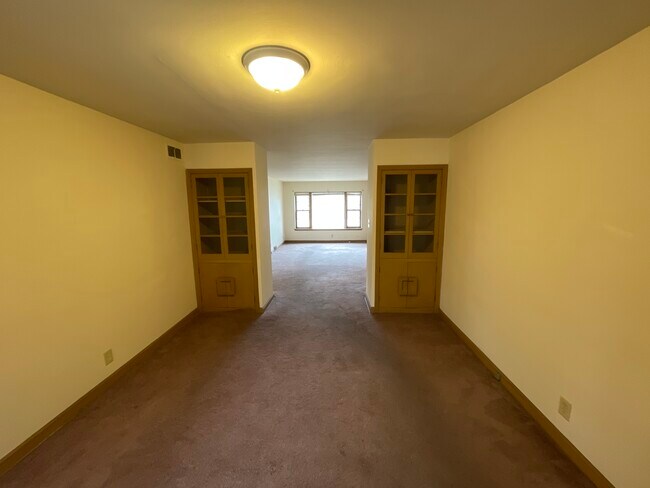 Building Photo - 4031 W Capitol Dr