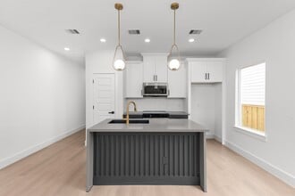 Building Photo - 2316 McKee St