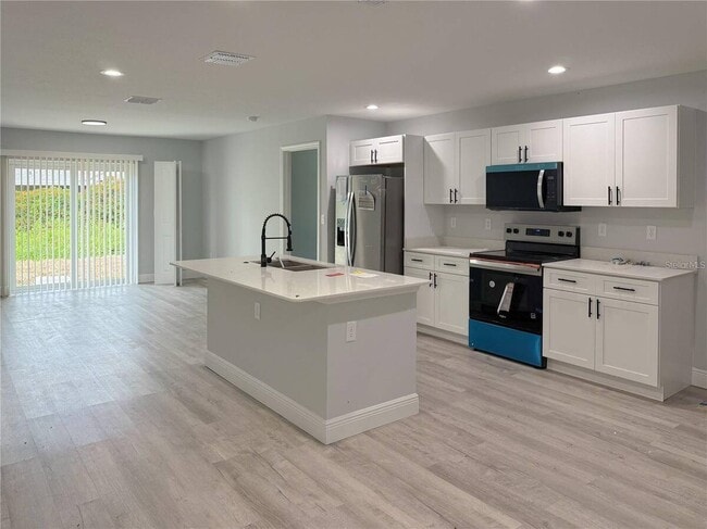 Building Photo - 608 Cougar Blvd