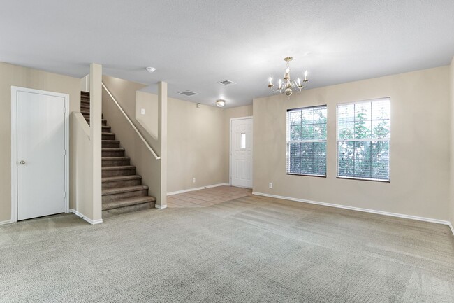 Foto del edificio - Two-Story Home in Vistas of Westcreek with HOA Amenities