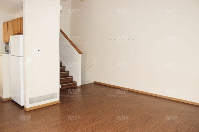 Building Photo - 520 S Howes St