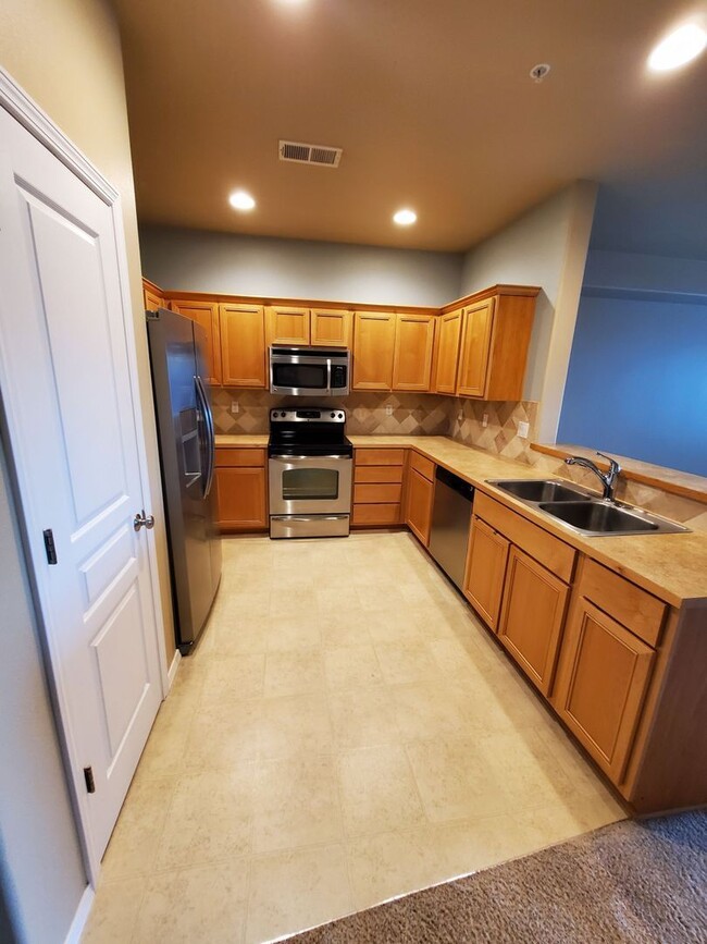 Building Photo - 5991 Blue River Dr SE