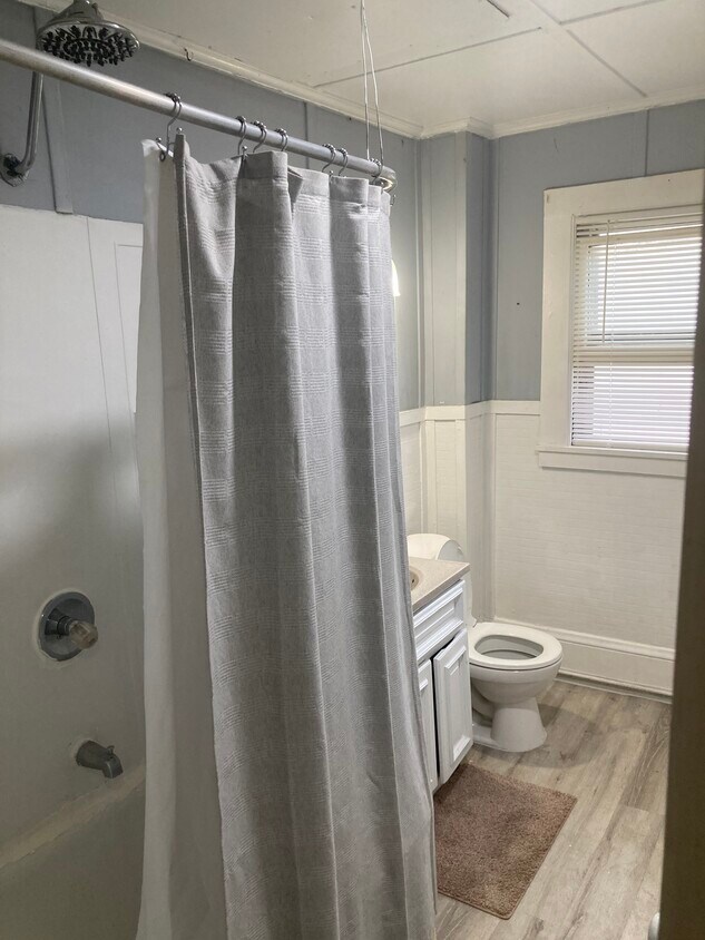 2br upper no pets - 604 Falck St