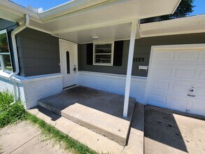 Building Photo - 1133 E Edgewood St