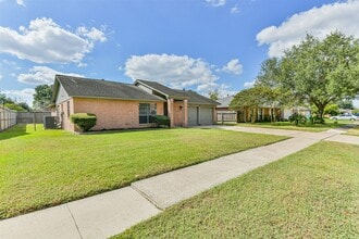 Building Photo - 8410 Gulfwood Ln