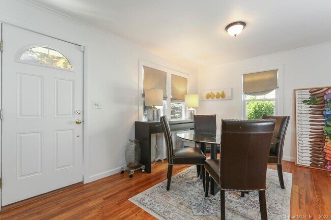 Building Photo - 24 Henry St