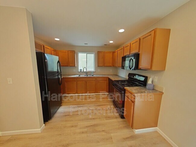 Foto del edificio - 6716 Takota Pl NE