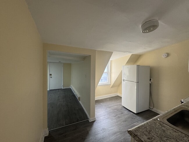 Building Photo - 472 Hudson Ave