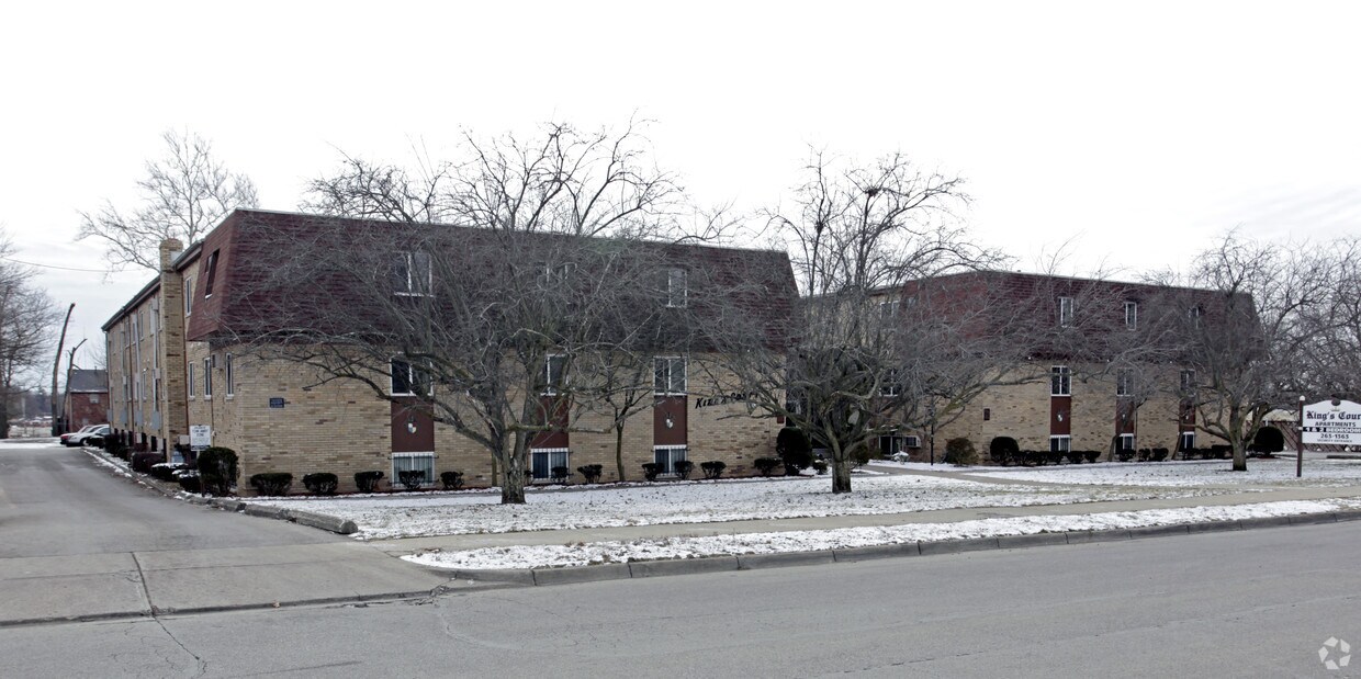 King Court Apartments 3754 Kings Hwy Dayton OH 45406 Apartments com King Court Apartments 3754 Kings Hwy Dayton OH 45406 Apartments com