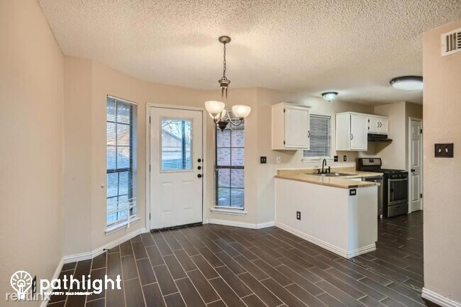 Foto del edificio - 4 br, 2 bath House - 4315 Largo Drive UNIT