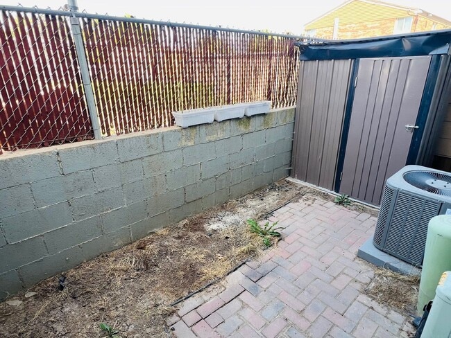 Foto del edificio - Beautiful townhome with air conditioner an...