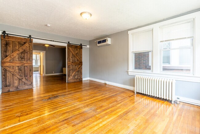 Building Photo - 1207 Kelton Ave