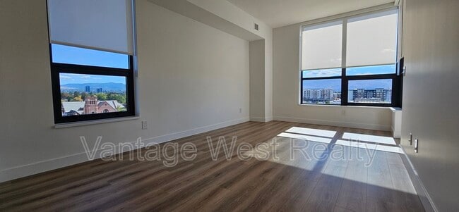 Building Photo - 705-1488 Bertram St