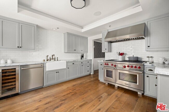 Foto del edificio - 410 S Barrington Ave