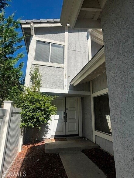 Foto del edificio - 7083 E Shorecrest Dr