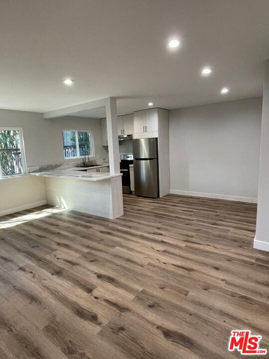 Foto del edificio - 629 N W Knoll Dr