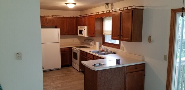 Building Photo - 1517 W Veterans Pkwy