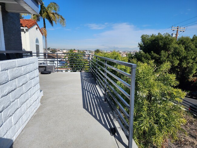 Building Photo - 2033 S Cabrillo Ave