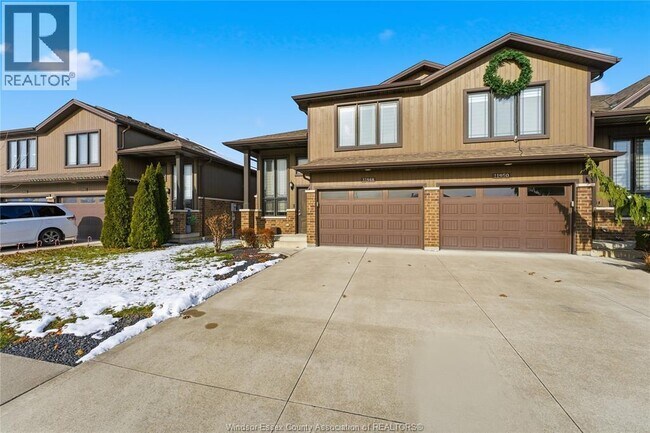 Photo du bâtiment - 11948 Thistledown Ave