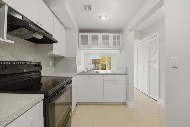 Foto del edificio - 301 NW 109th Ave