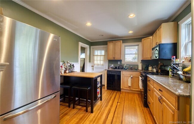 Building Photo - 102 Whiting Ln