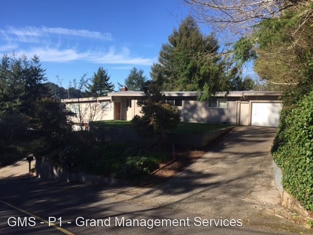 Foto principal - 3 br, 2 bath House - 511 Crestview Dr.