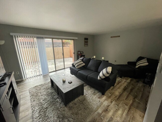 Foto del edificio - Amazing 1 Bedroom Huntington Beach Condo in Gated Community