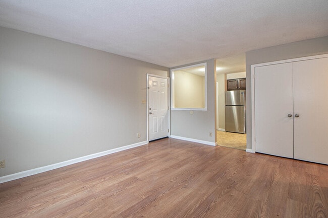 Foto del edificio - 807 Golf View Pl