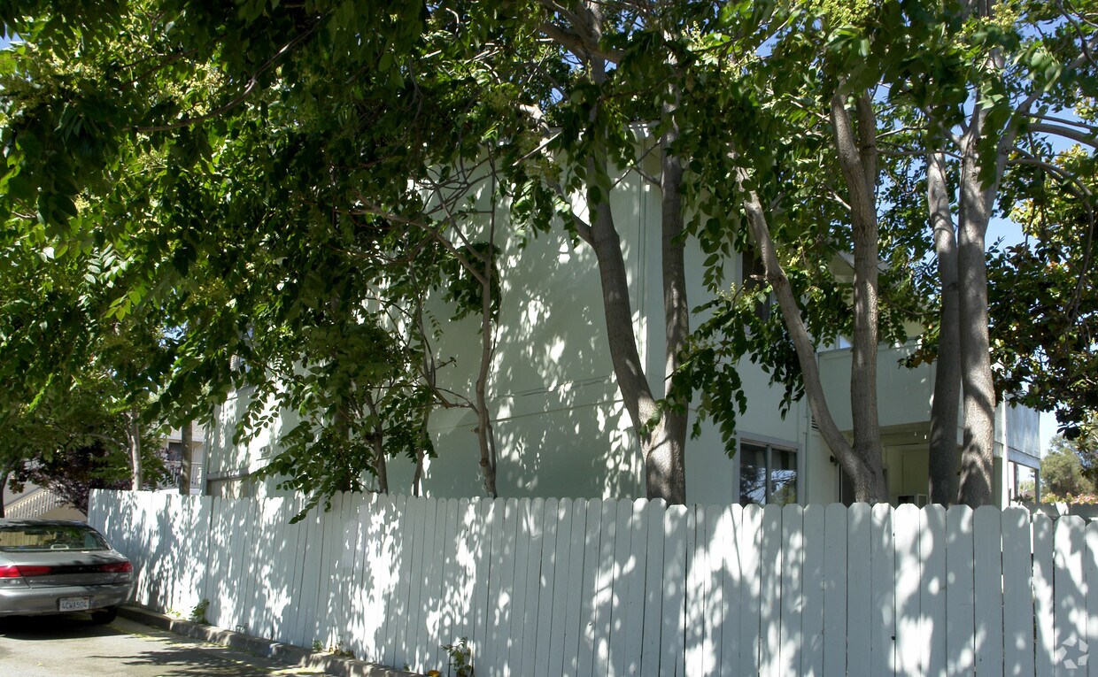 Foto del edificio - 1415 Loeffler Ln