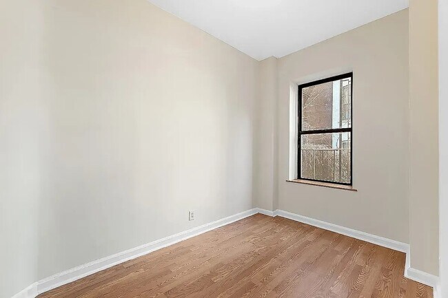 Foto del edificio - 619 E 5th St